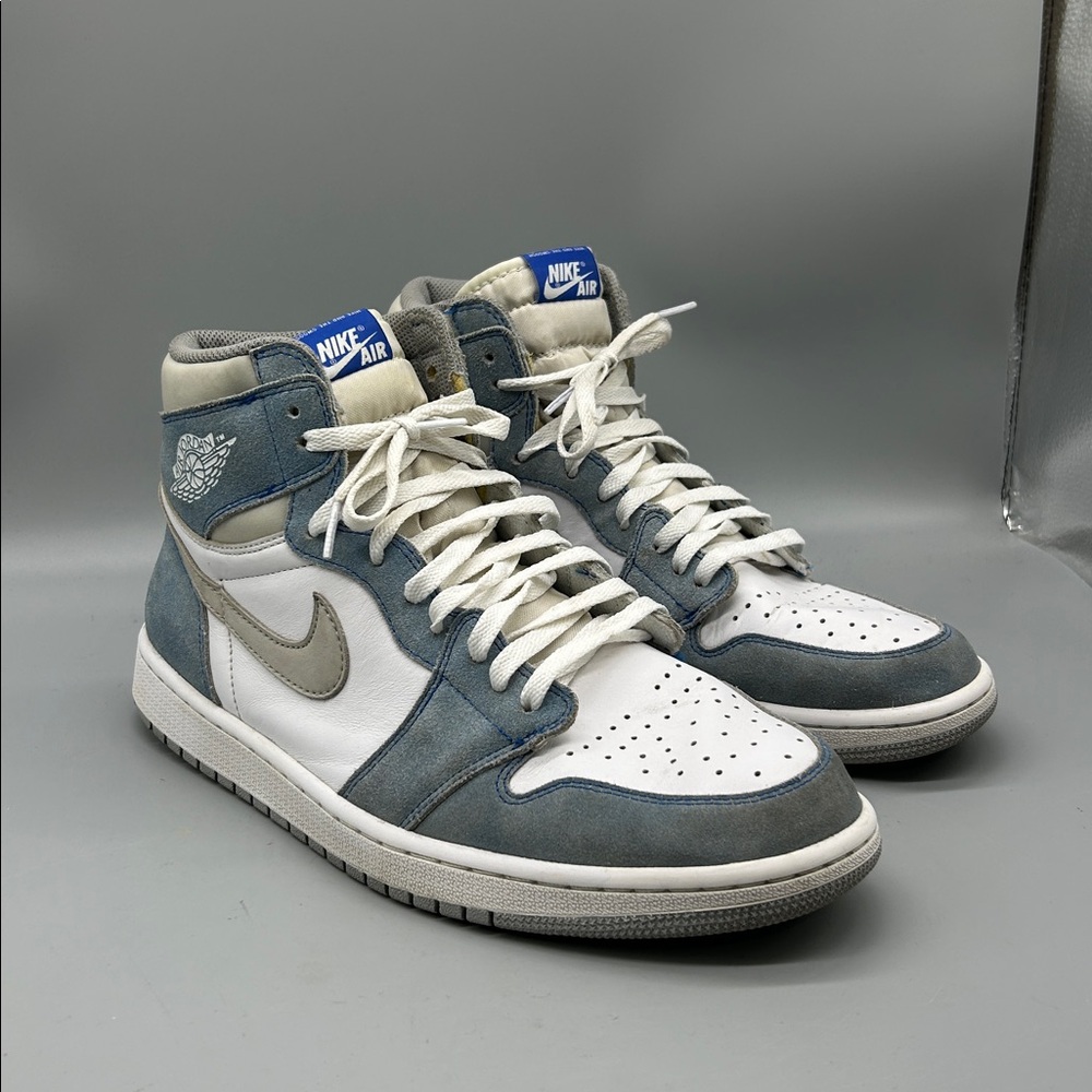 Air Jordan 1 High Hyper Royal